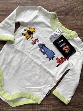 Bonds Winnie the Pooh Onesie in White with Pastel Green Trim